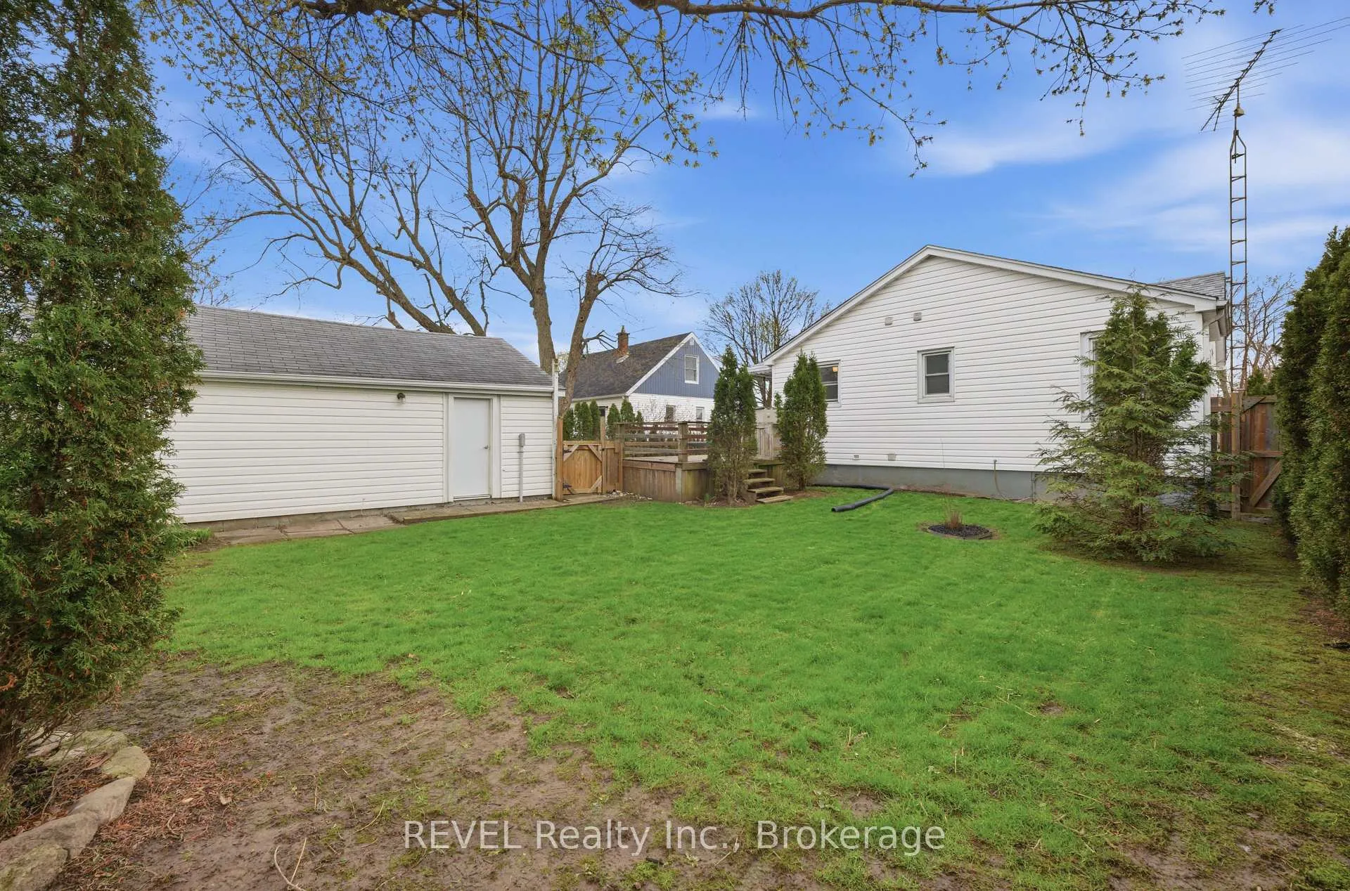 Photo 4 of 35 Hatter Avenue, Welland, N. Welland — HOMEH