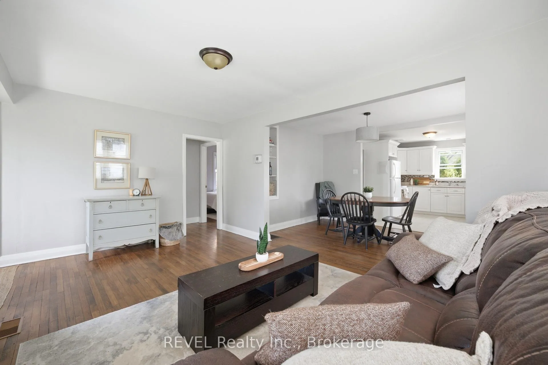 Photo 8 of 35 Hatter Avenue, Welland, N. Welland — HOMEH