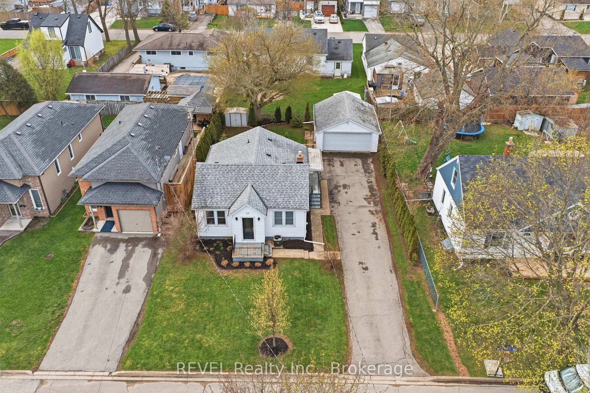 Photo 21 of 35 Hatter Avenue, Welland, N. Welland — HOMEH