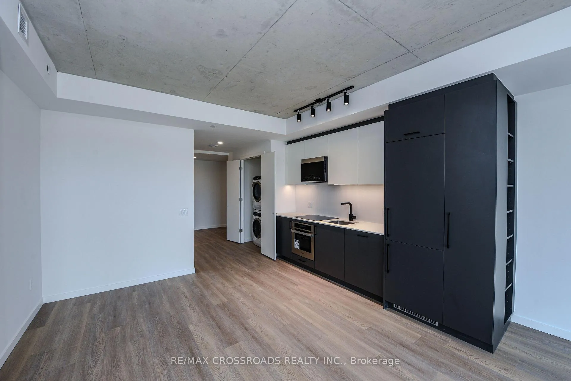 Photo 13 of Unit 520, 689 The Queensway Drive, Etobicoke, Stonegate-Queensway — HOMEH