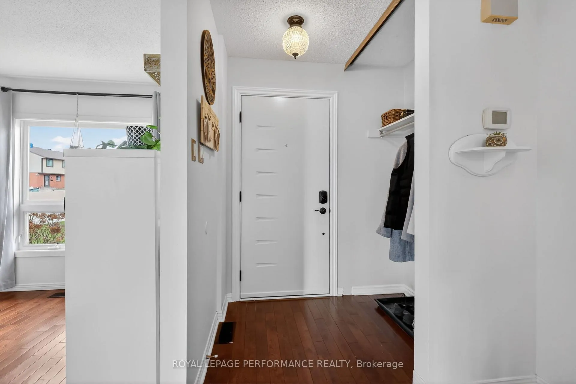 Photo 3 of 2 Canbury Crescent, Ottawa, Tanglewood — HOMEH
