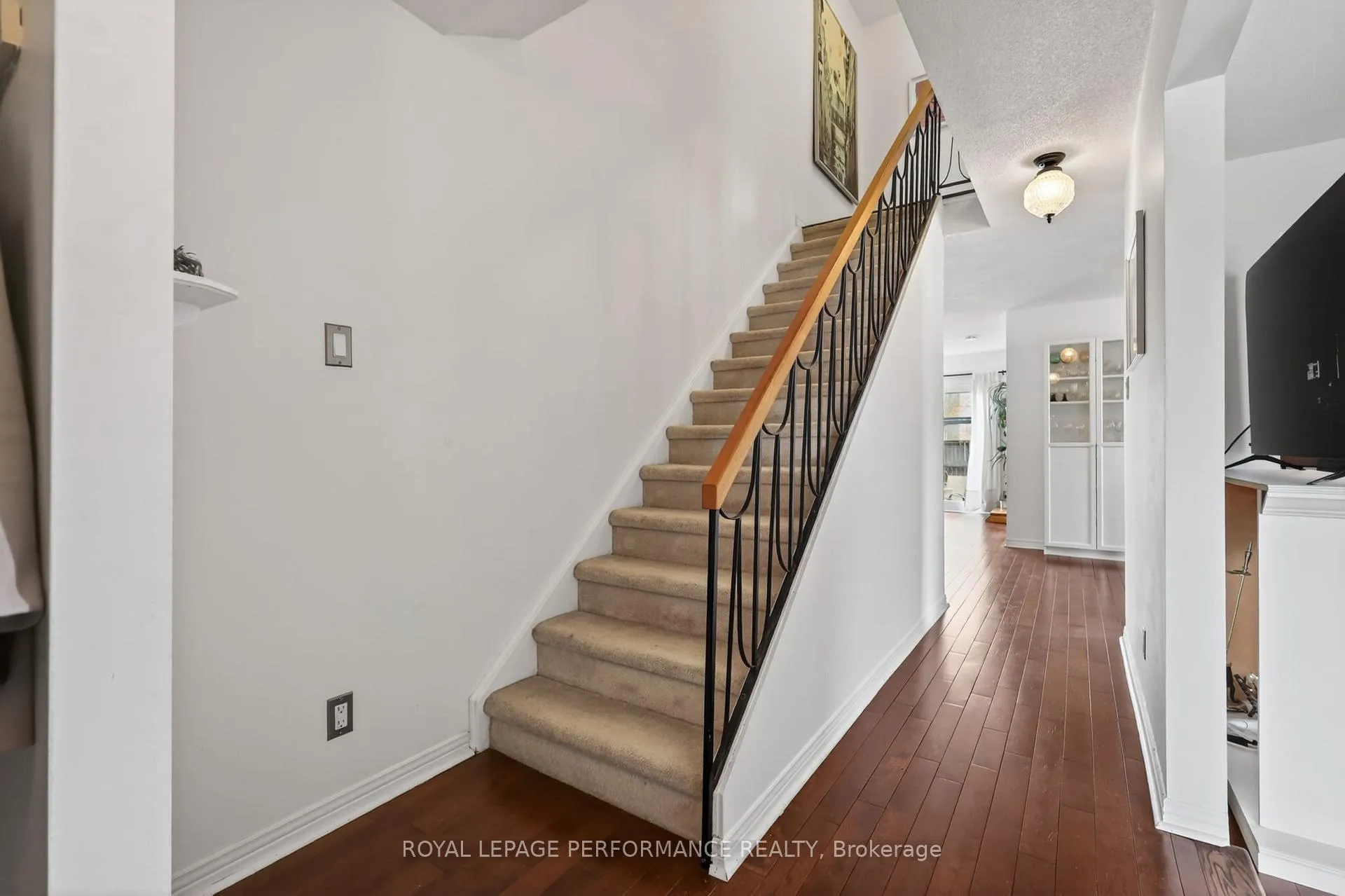 Photo 4 of 2 Canbury Crescent, Ottawa, Tanglewood — HOMEH