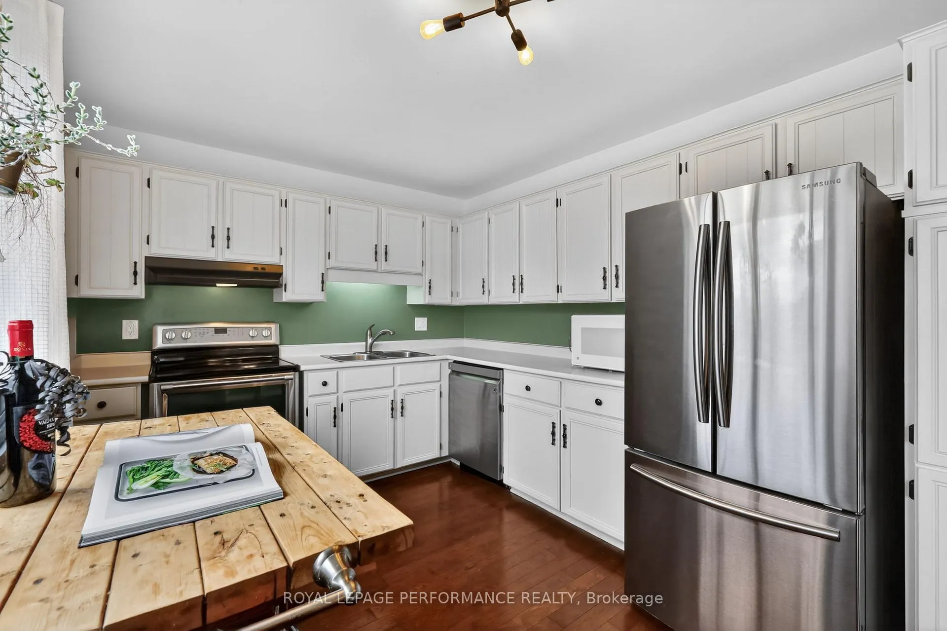 Photo 17 of 2 Canbury Crescent, Ottawa, Tanglewood — HOMEH