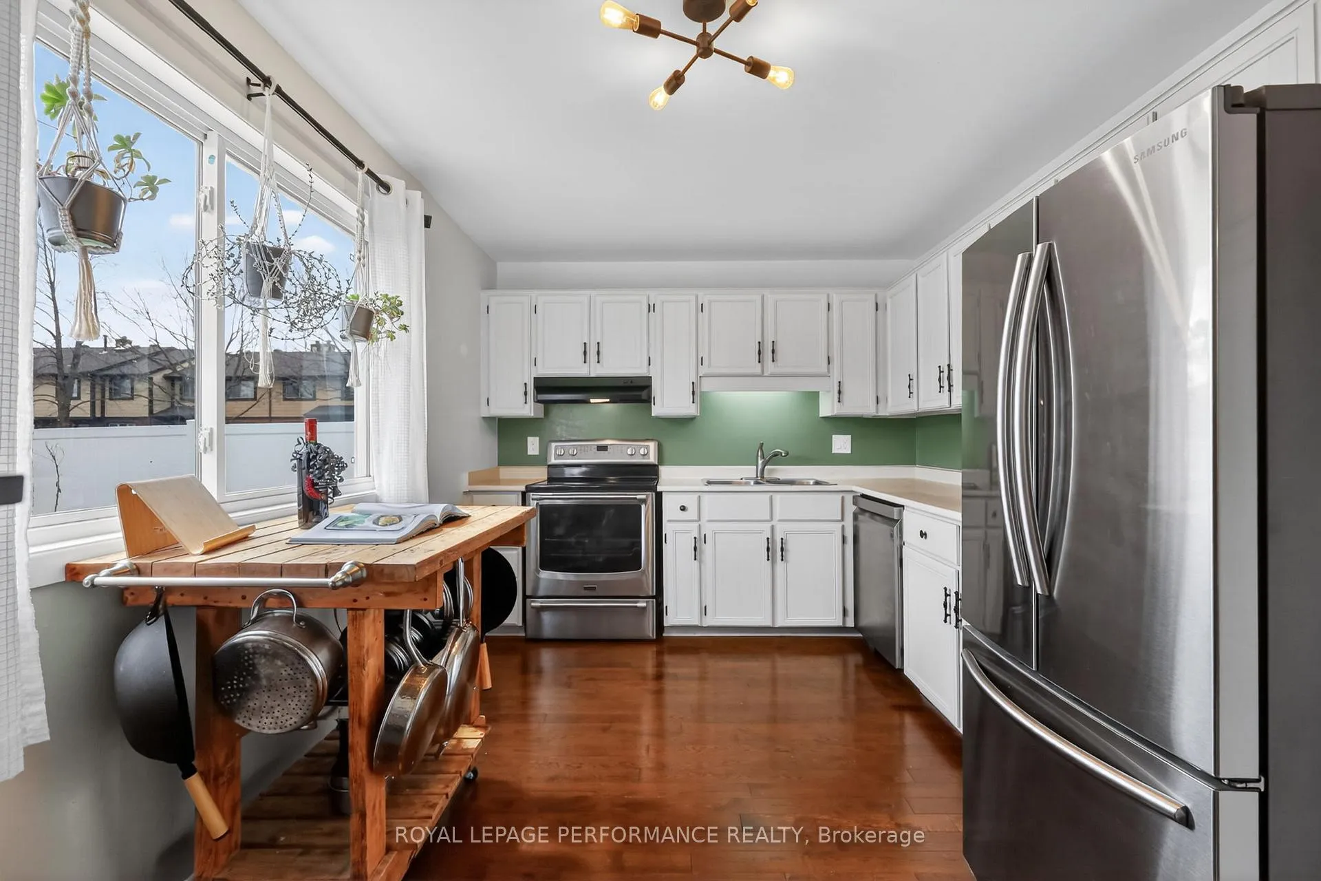 Photo 18 of 2 Canbury Crescent, Ottawa, Tanglewood — HOMEH