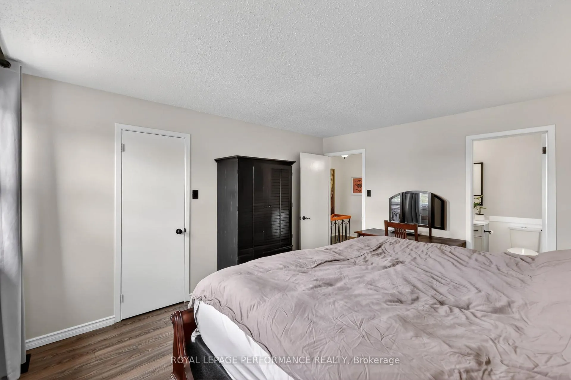 Photo 24 of 2 Canbury Crescent, Ottawa, Tanglewood — HOMEH
