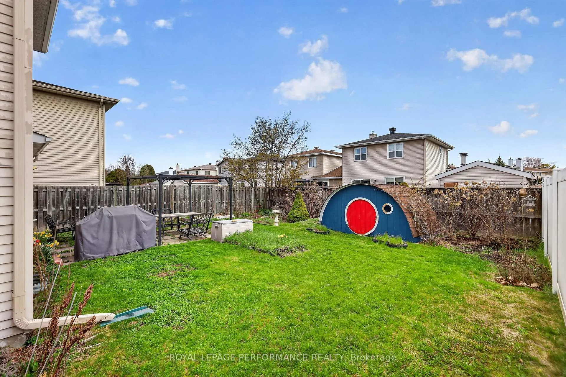 Photo 35 of 2 Canbury Crescent, Ottawa, Tanglewood — HOMEH