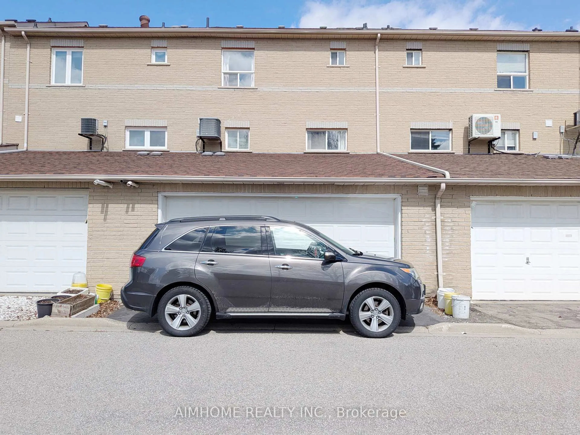 Photo 3 of 74 Sunway Square, Markham, Raymerville — HOMEH