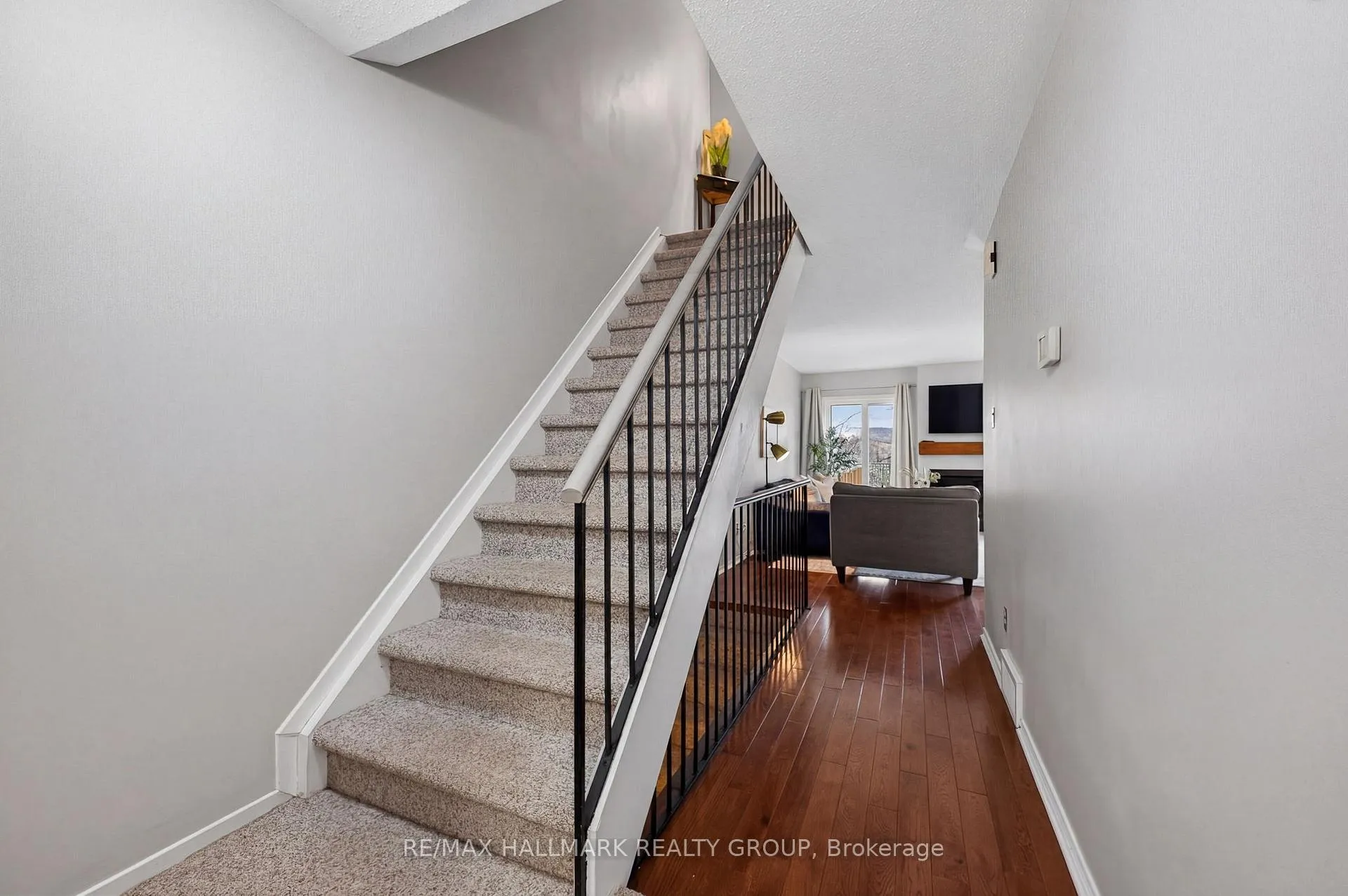 Photo 4 of 80 Pickwick Drive, Ottawa, Barrhaven - Cedargrove/Fraserdale — HOMEH
