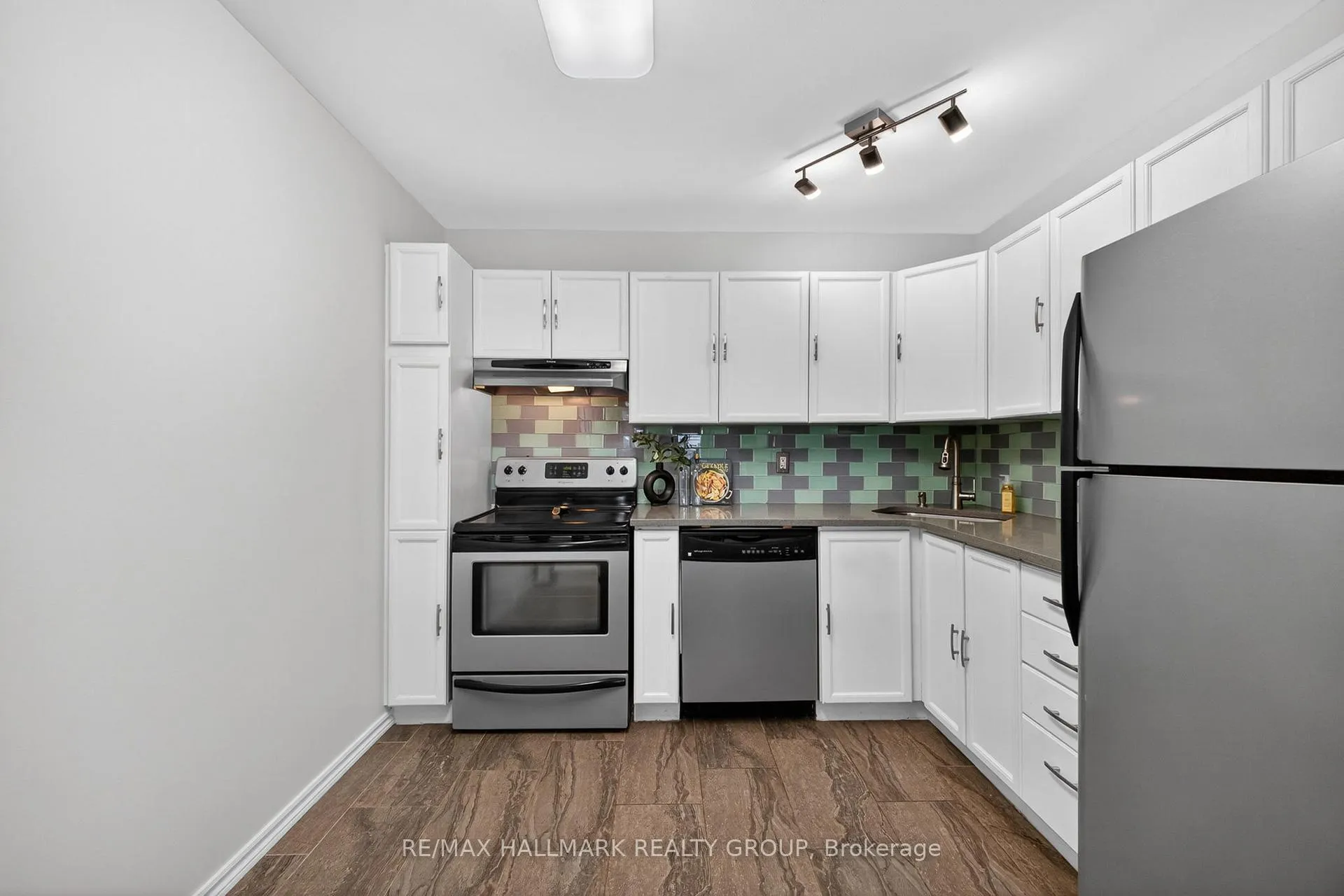 Photo 14 of 80 Pickwick Drive, Ottawa, Barrhaven - Cedargrove/Fraserdale — HOMEH