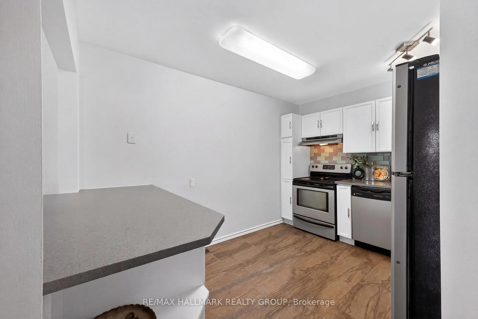 Photo 17 of 80 Pickwick Drive, Ottawa, Barrhaven - Cedargrove/Fraserdale — HOMEH