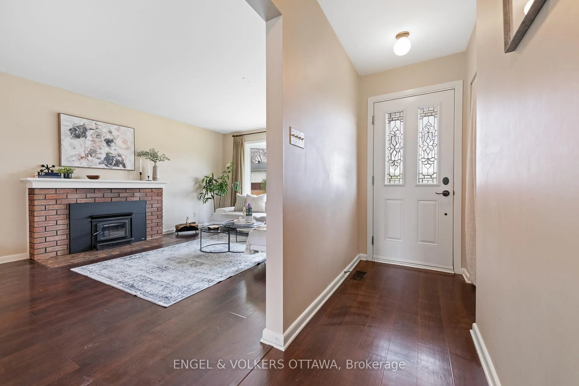 Photo 2 of 989 Connaught Avenue, Ottawa, Queensway Terrace North — HOMEH