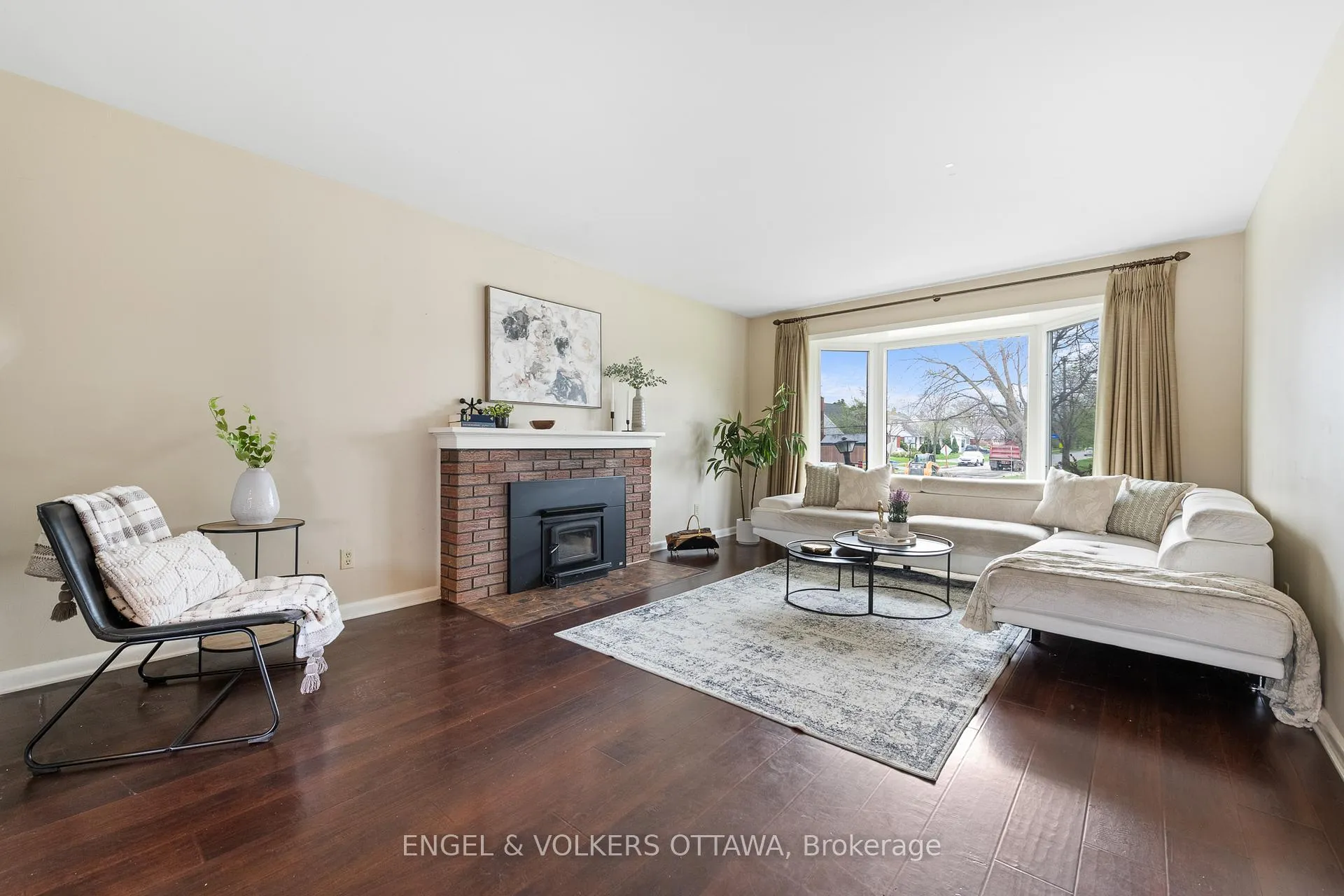 Photo 3 of 989 Connaught Avenue, Ottawa, Queensway Terrace North — HOMEH