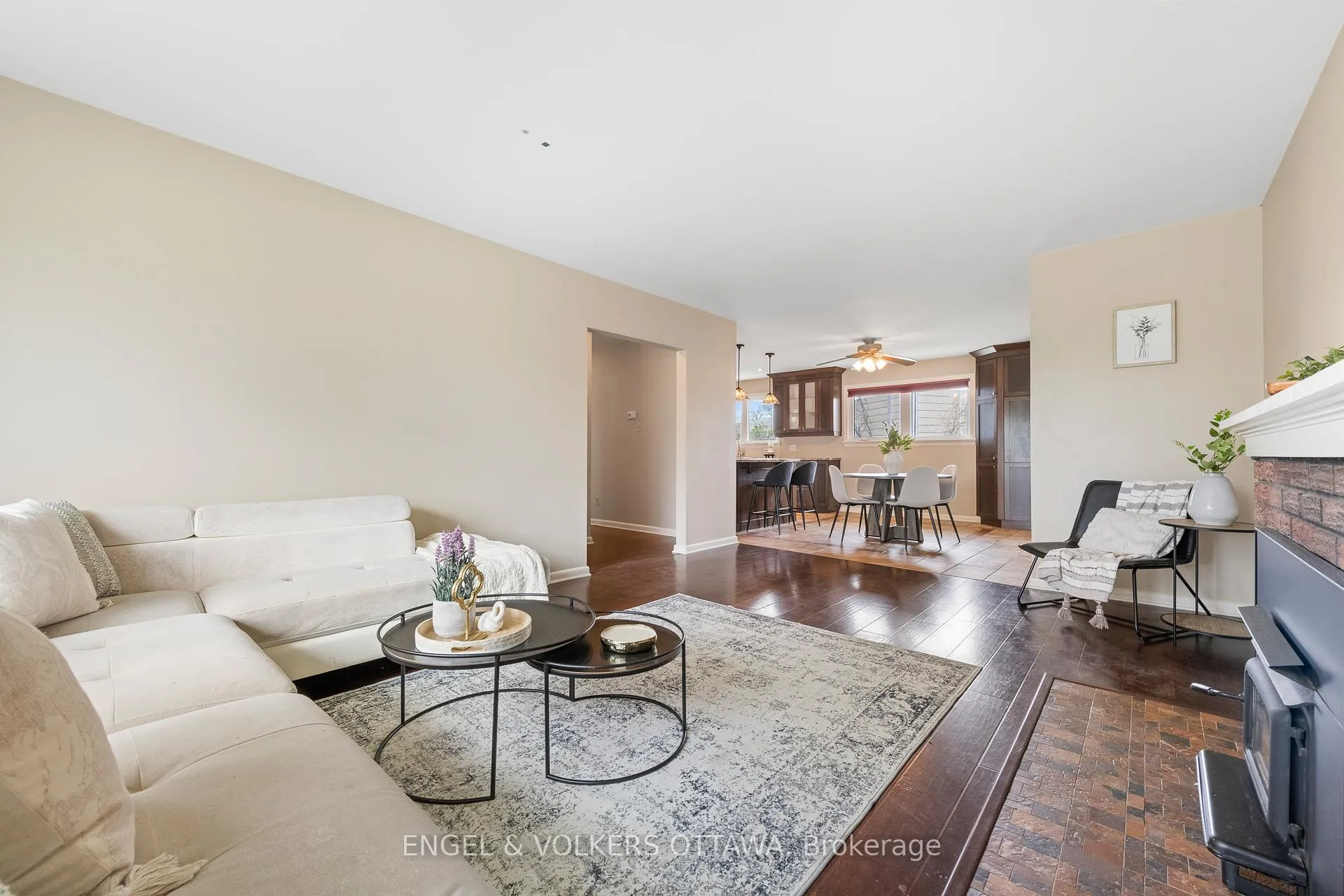 Photo 4 of 989 Connaught Avenue, Ottawa, Queensway Terrace North — HOMEH