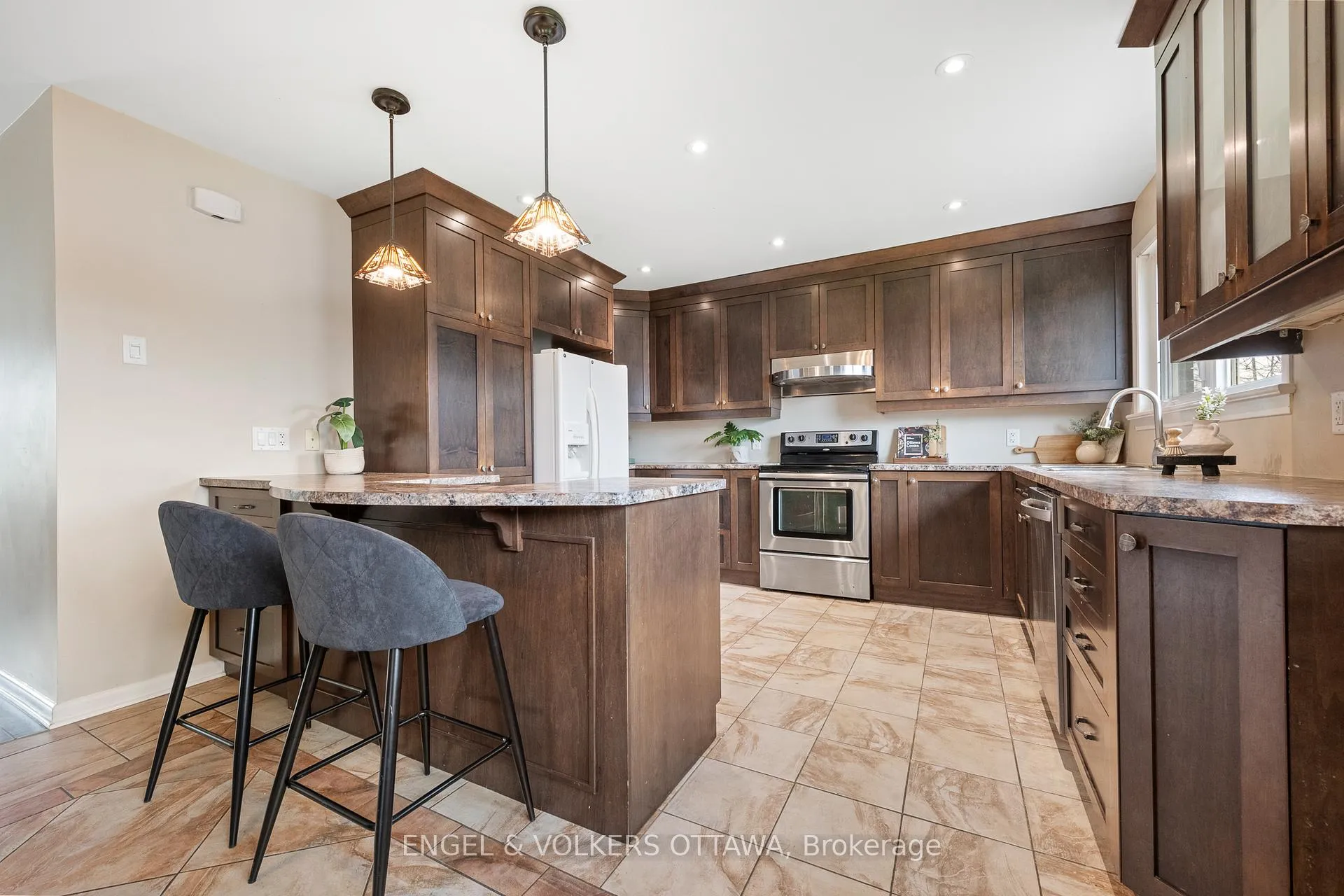 Photo 8 of 989 Connaught Avenue, Ottawa, Queensway Terrace North — HOMEH