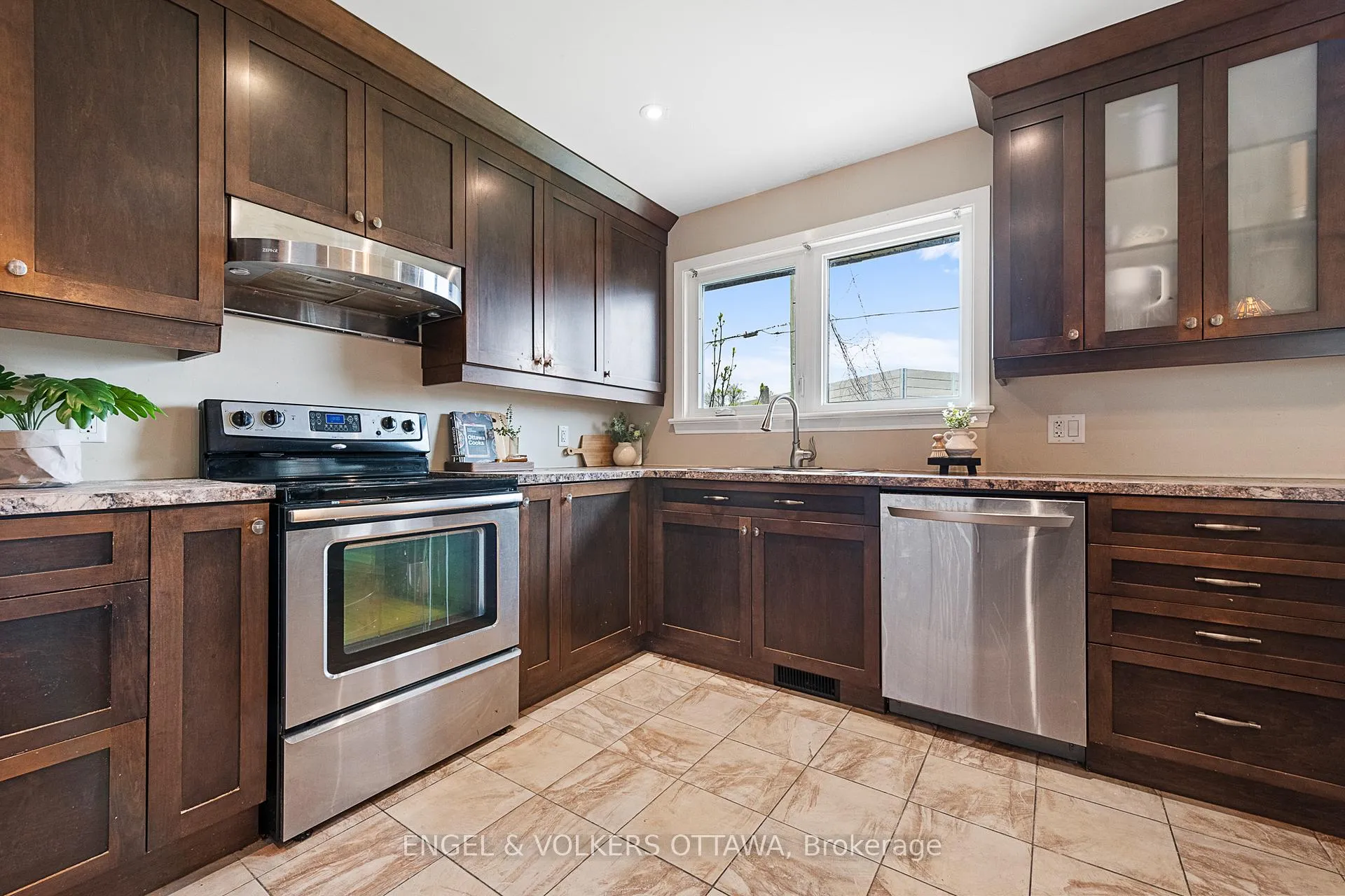 Photo 9 of 989 Connaught Avenue, Ottawa, Queensway Terrace North — HOMEH
