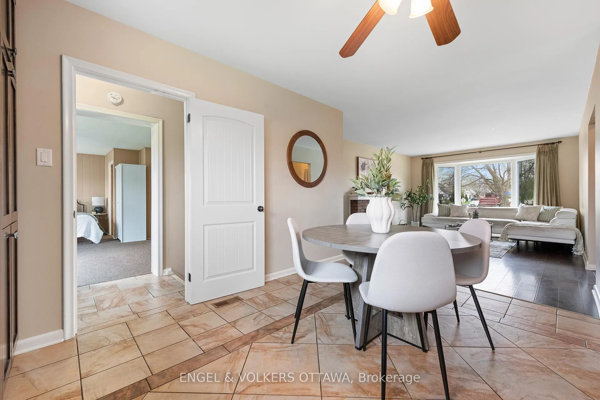 Photo 12 of 989 Connaught Avenue, Ottawa, Queensway Terrace North — HOMEH