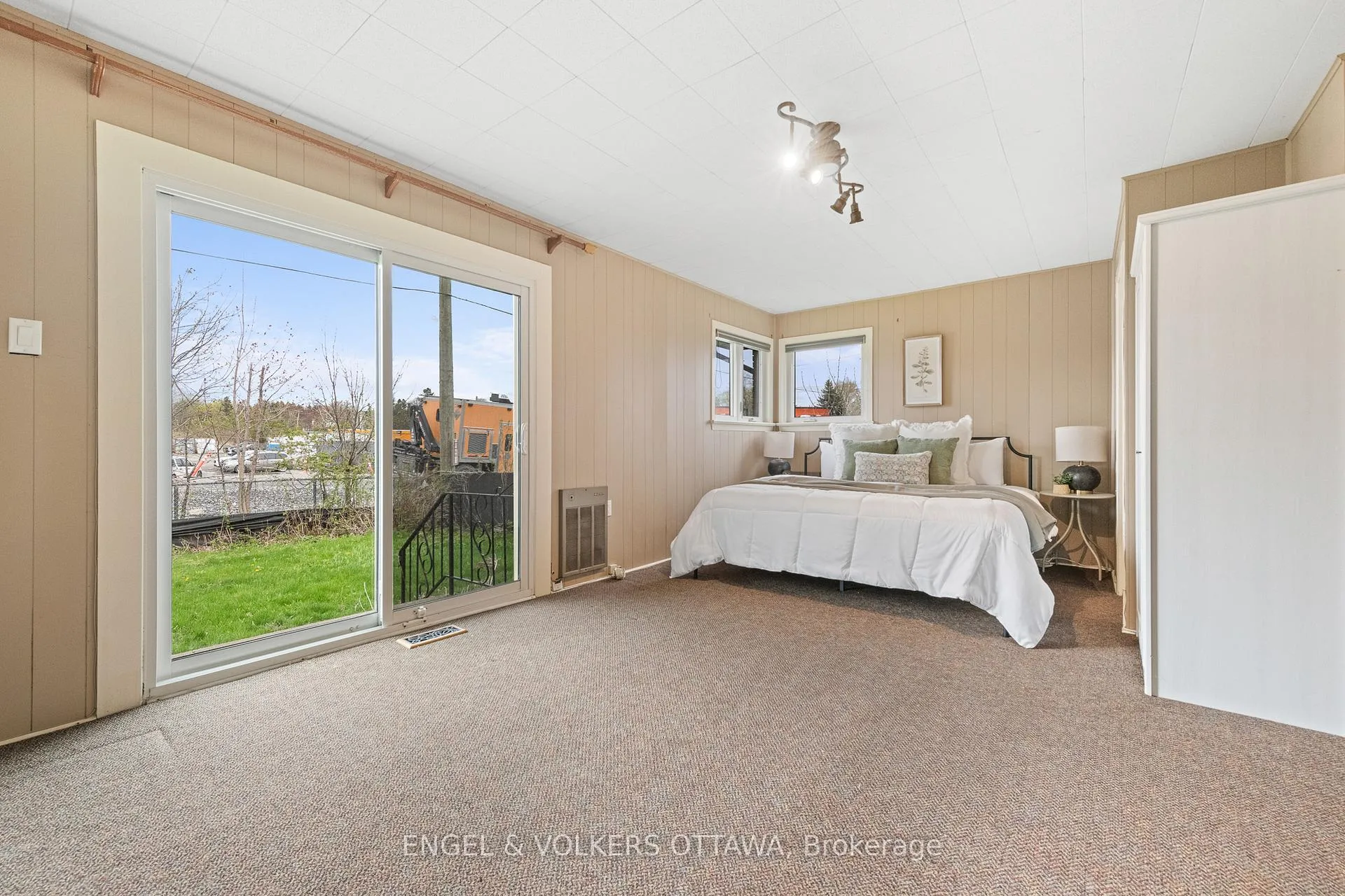 Photo 13 of 989 Connaught Avenue, Ottawa, Queensway Terrace North — HOMEH
