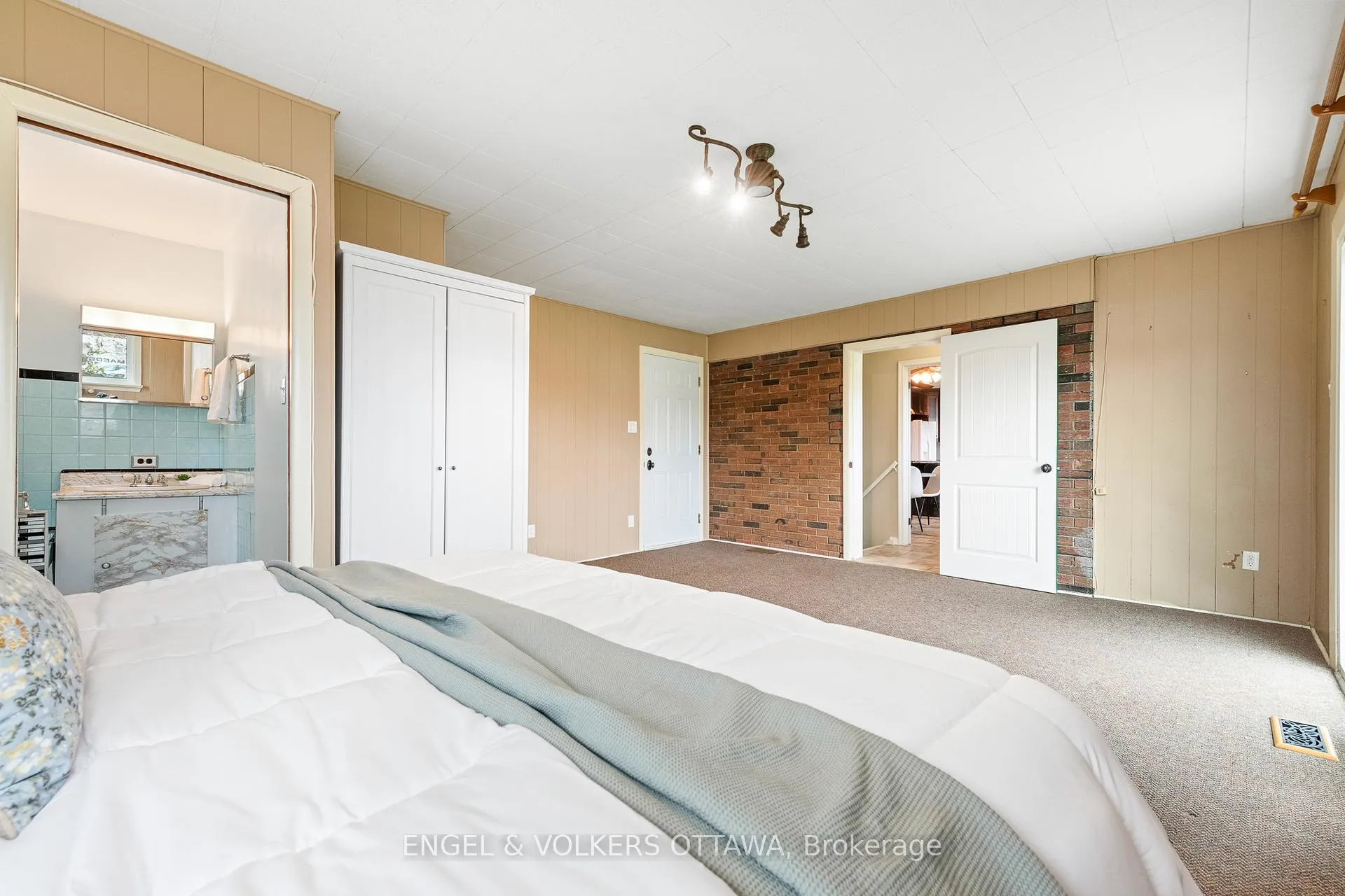 Photo 15 of 989 Connaught Avenue, Ottawa, Queensway Terrace North — HOMEH