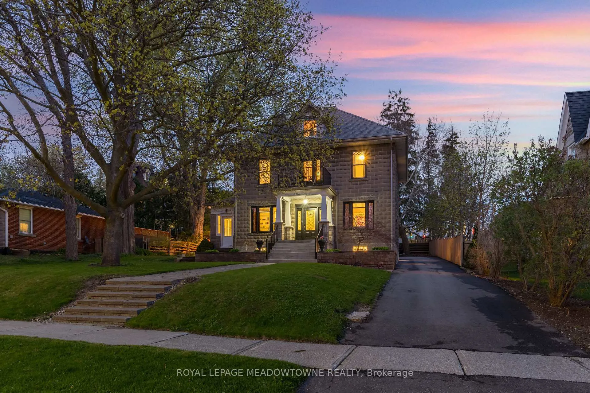 Photo 1 of 8 Queen Street, Halton Hills, Georgetown — HOMEH