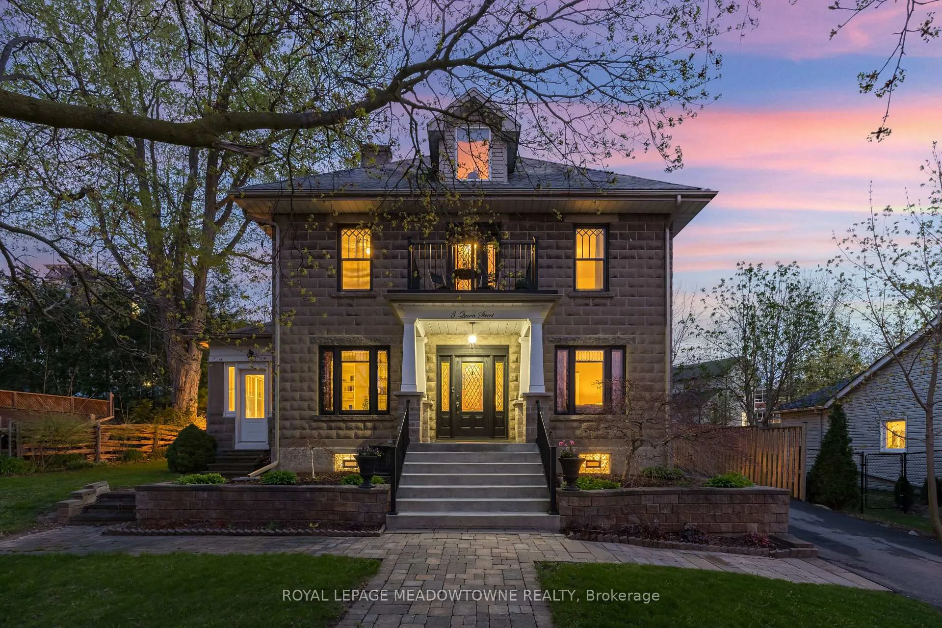 Photo 2 of 8 Queen Street, Halton Hills, Georgetown — HOMEH