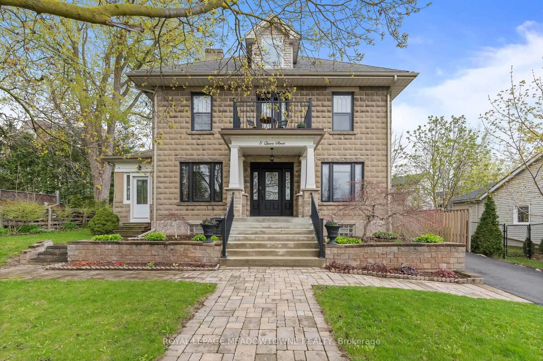 Photo 4 of 8 Queen Street, Halton Hills, Georgetown — HOMEH