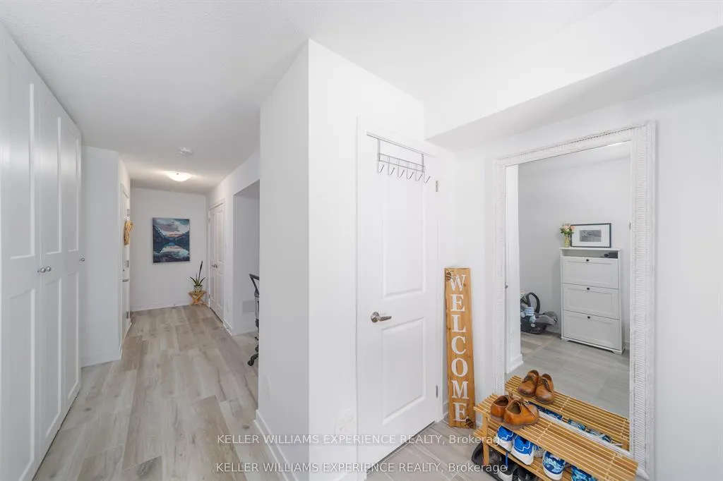 Photo 3 of 22 Red Maple Lane, Barrie, Innis-Shore — HOMEH