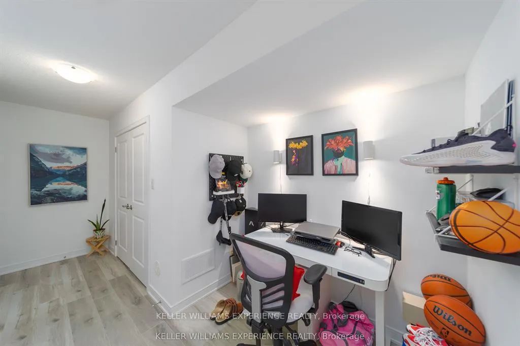 Photo 4 of 22 Red Maple Lane, Barrie, Innis-Shore — HOMEH