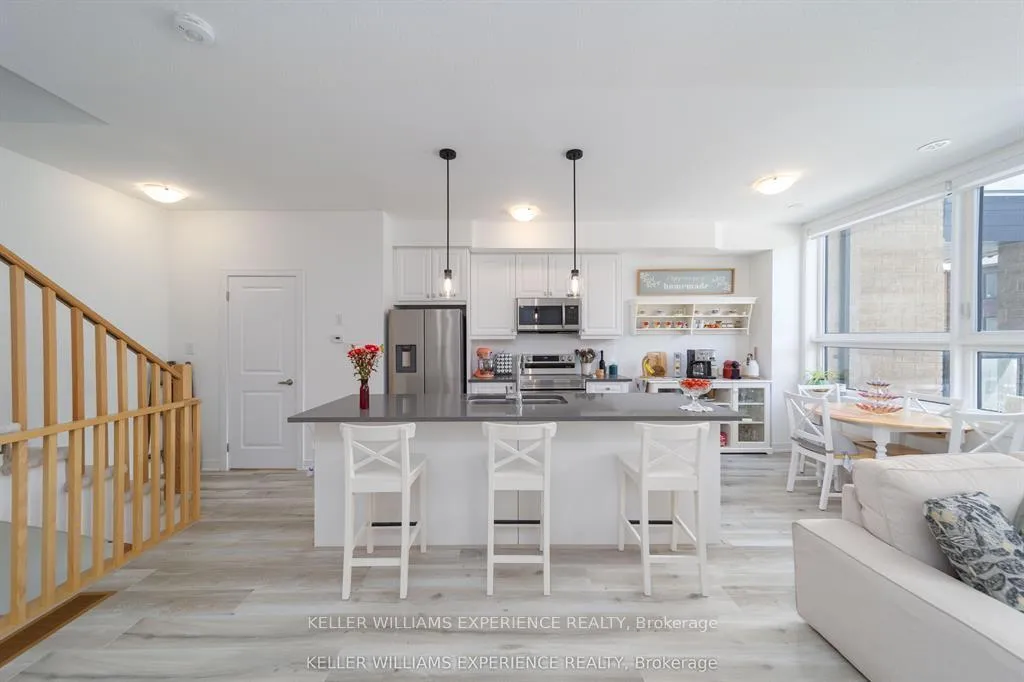 Photo 8 of 22 Red Maple Lane, Barrie, Innis-Shore — HOMEH