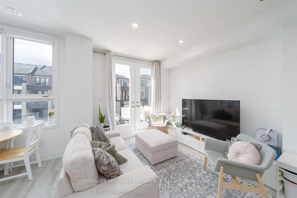 Photo 9 of 22 Red Maple Lane, Barrie, Innis-Shore — HOMEH