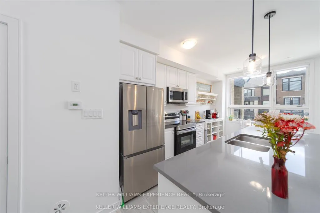 Photo 14 of 22 Red Maple Lane, Barrie, Innis-Shore — HOMEH