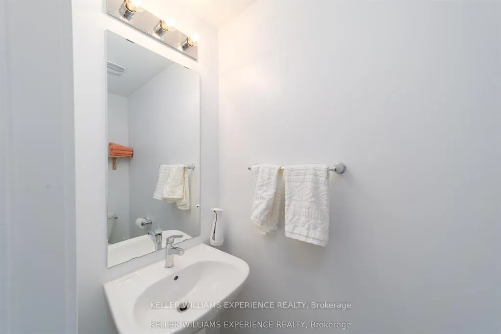 Photo 15 of 22 Red Maple Lane, Barrie, Innis-Shore — HOMEH