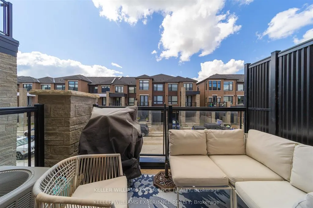 Photo 17 of 22 Red Maple Lane, Barrie, Innis-Shore — HOMEH