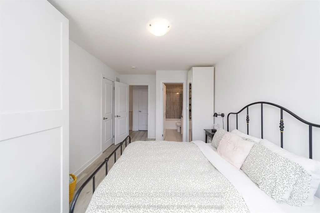 Photo 19 of 22 Red Maple Lane, Barrie, Innis-Shore — HOMEH