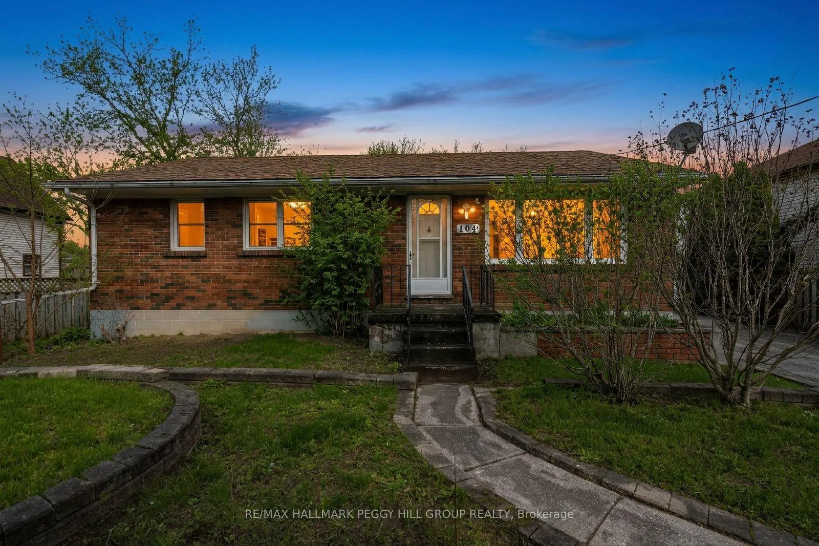 Photo 1 of 104 Henry Street, Barrie, Queen's Park — HOMEH