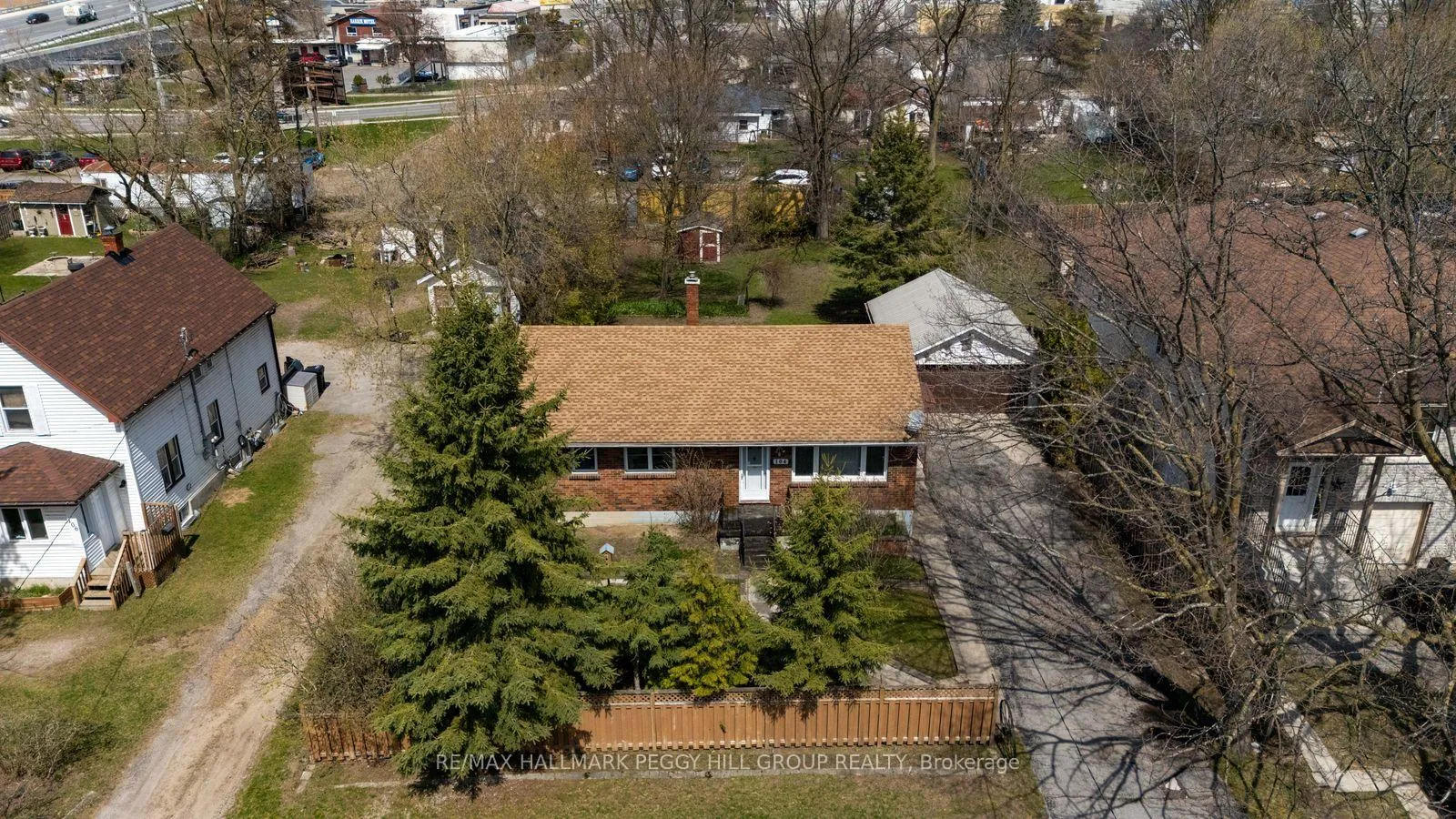 Photo 2 of 104 Henry Street, Barrie, Queen's Park — HOMEH