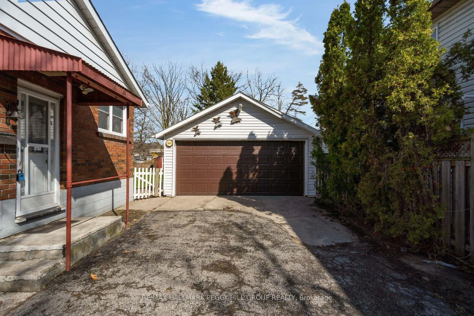 Photo 11 of 104 Henry Street, Barrie, Queen's Park — HOMEH