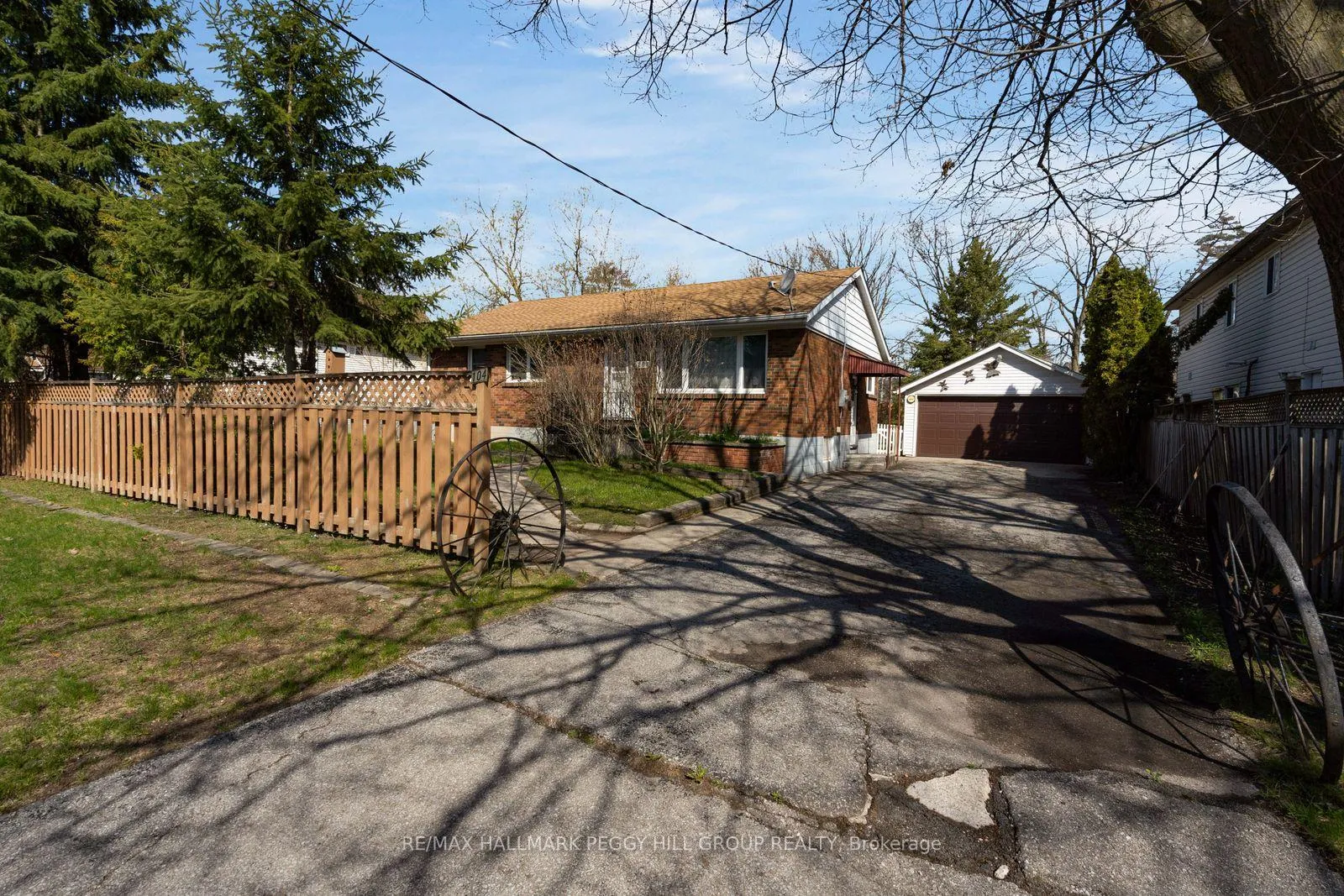 Photo 16 of 104 Henry Street, Barrie, Queen's Park — HOMEH