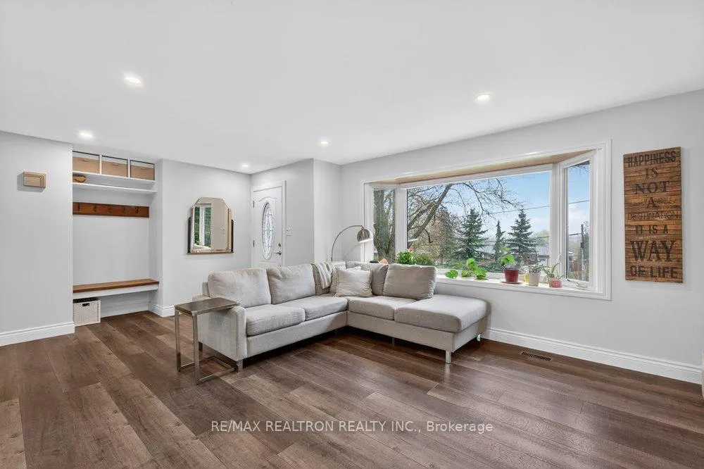 Photo 2 of 284 Zephyr Road, Uxbridge, Rural Uxbridge — HOMEH