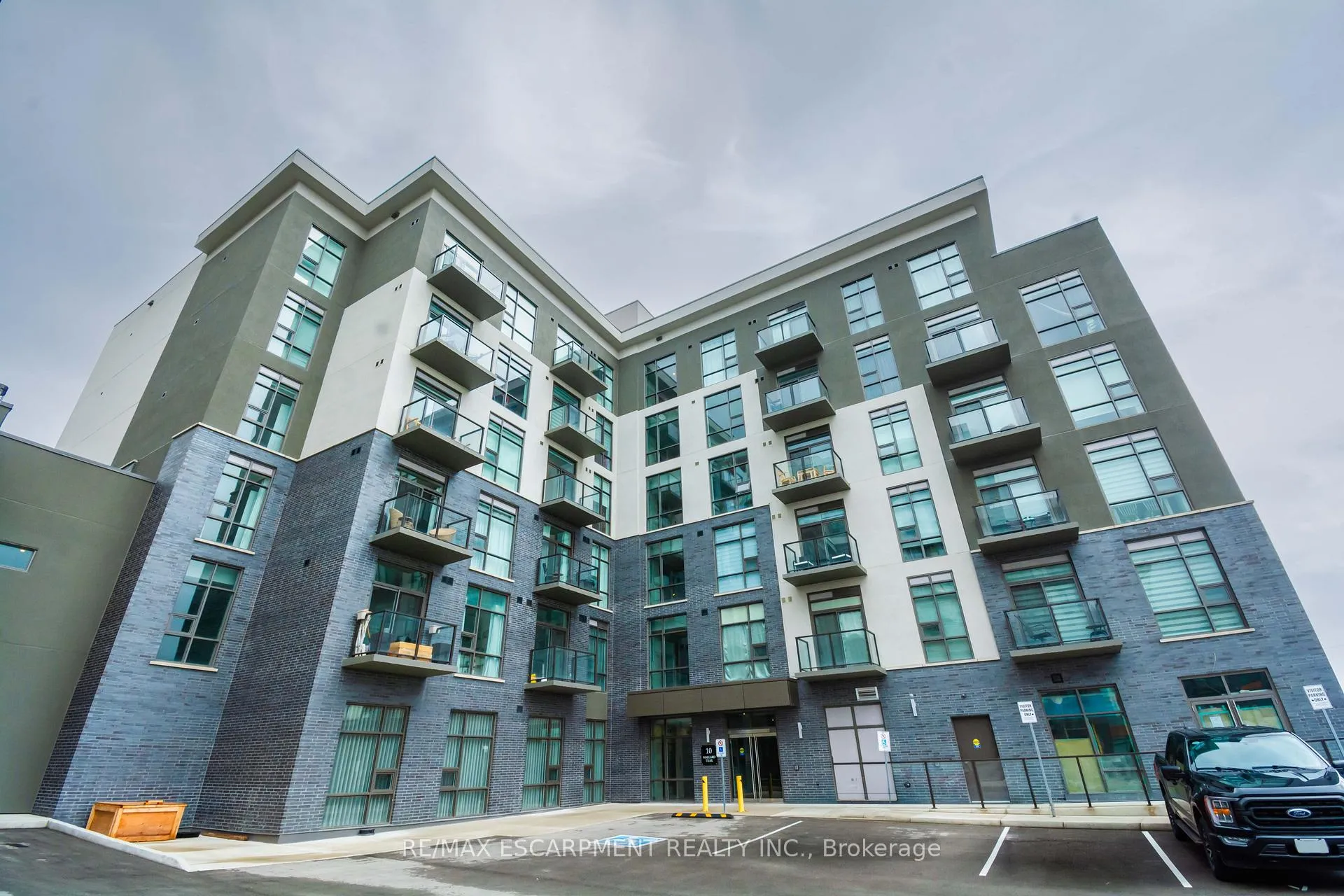 Photo 1 of Unit 524, 10 Mallard Trail, Hamilton, Waterdown — HOMEH