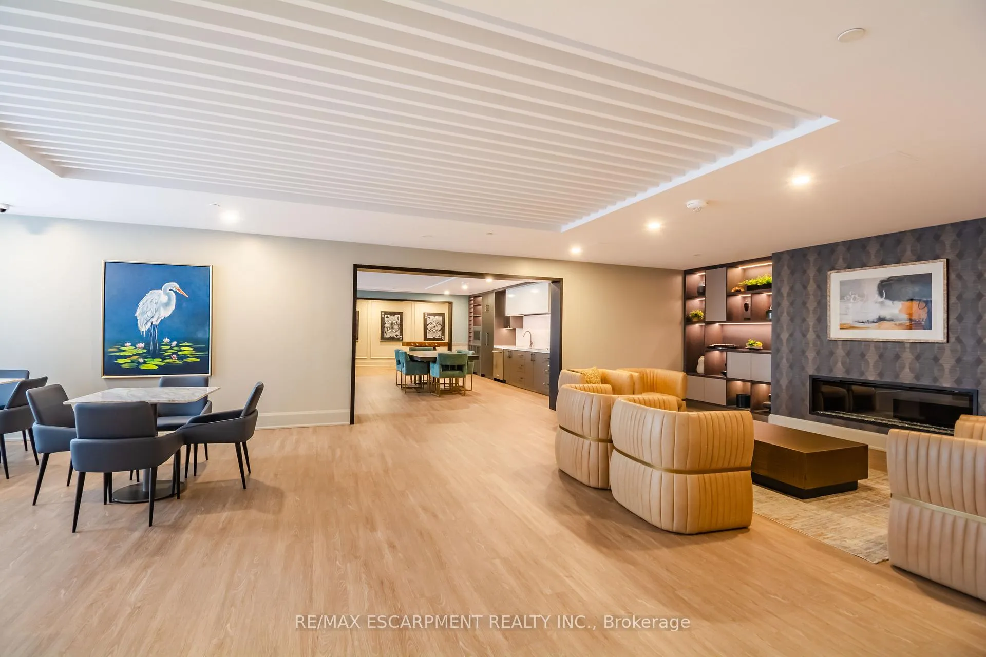 Photo 3 of Unit 524, 10 Mallard Trail, Hamilton, Waterdown — HOMEH