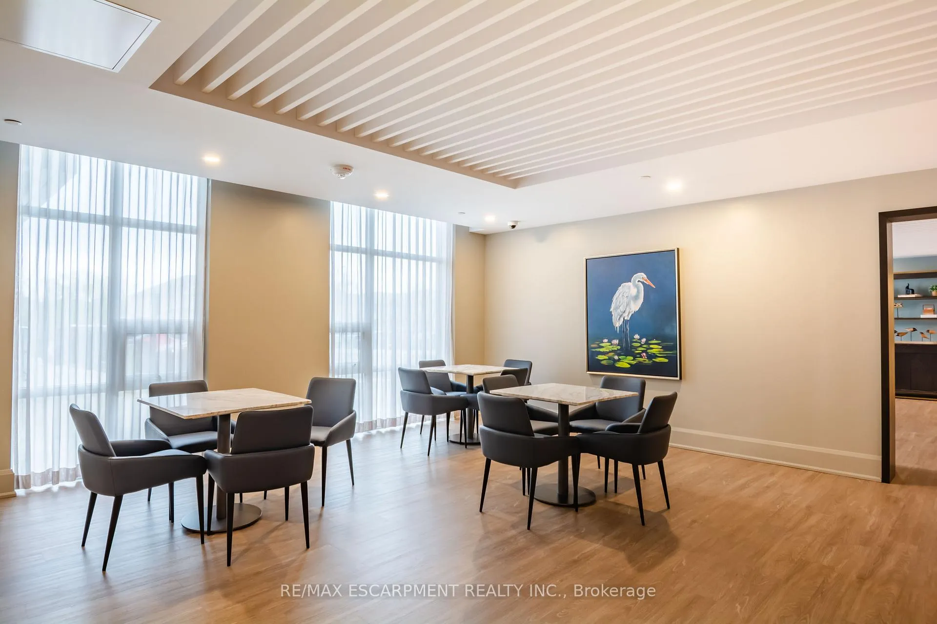 Photo 4 of Unit 524, 10 Mallard Trail, Hamilton, Waterdown — HOMEH