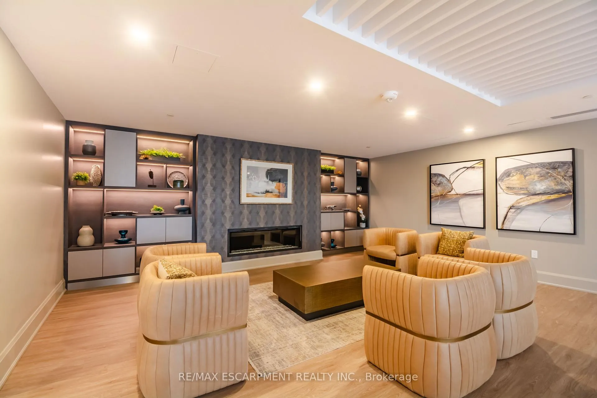 Photo 5 of Unit 524, 10 Mallard Trail, Hamilton, Waterdown — HOMEH