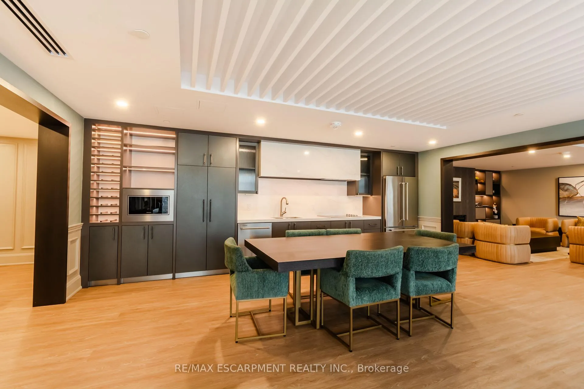 Photo 8 of Unit 524, 10 Mallard Trail, Hamilton, Waterdown — HOMEH