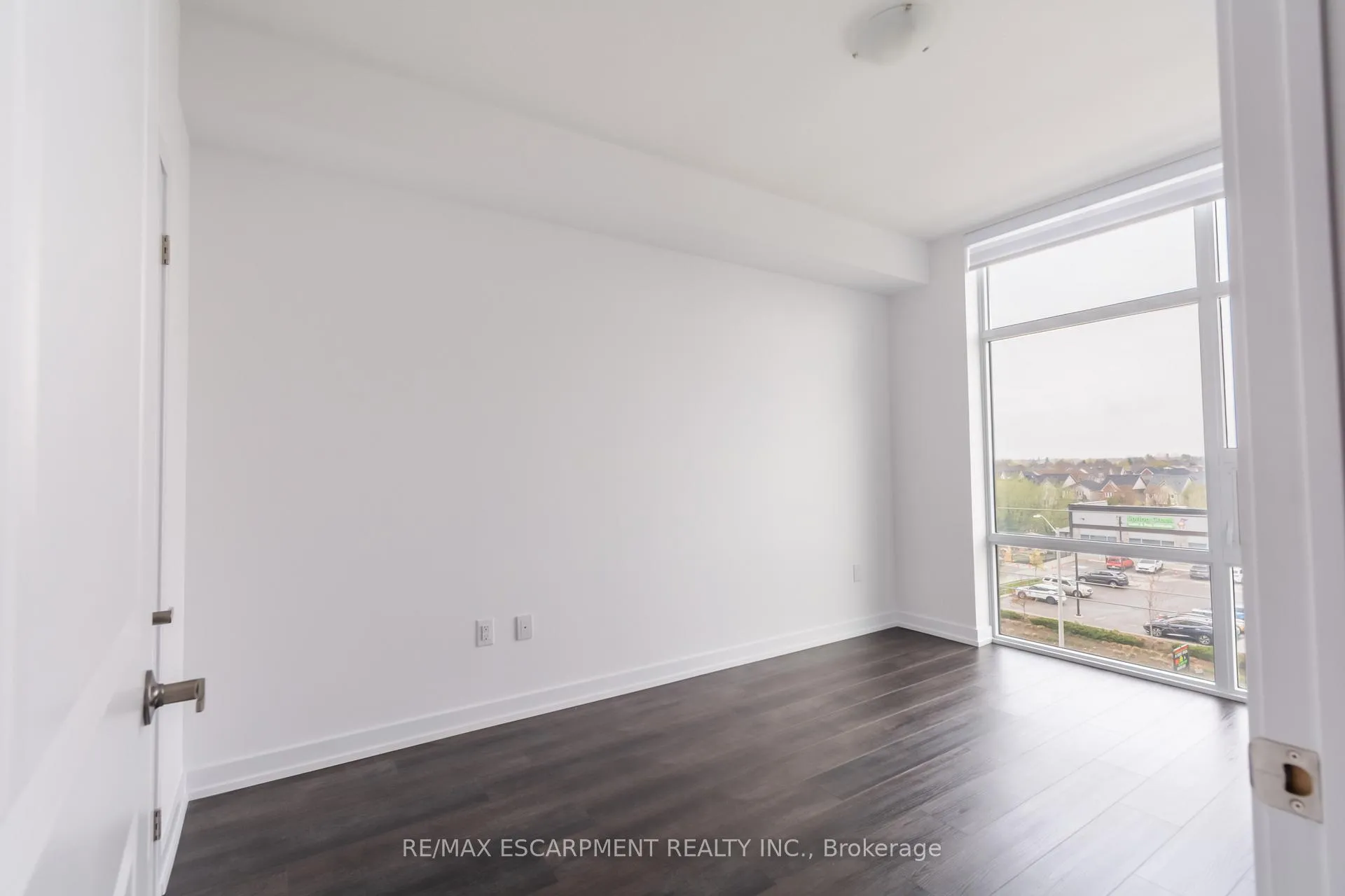 Photo 12 of Unit 524, 10 Mallard Trail, Hamilton, Waterdown — HOMEH