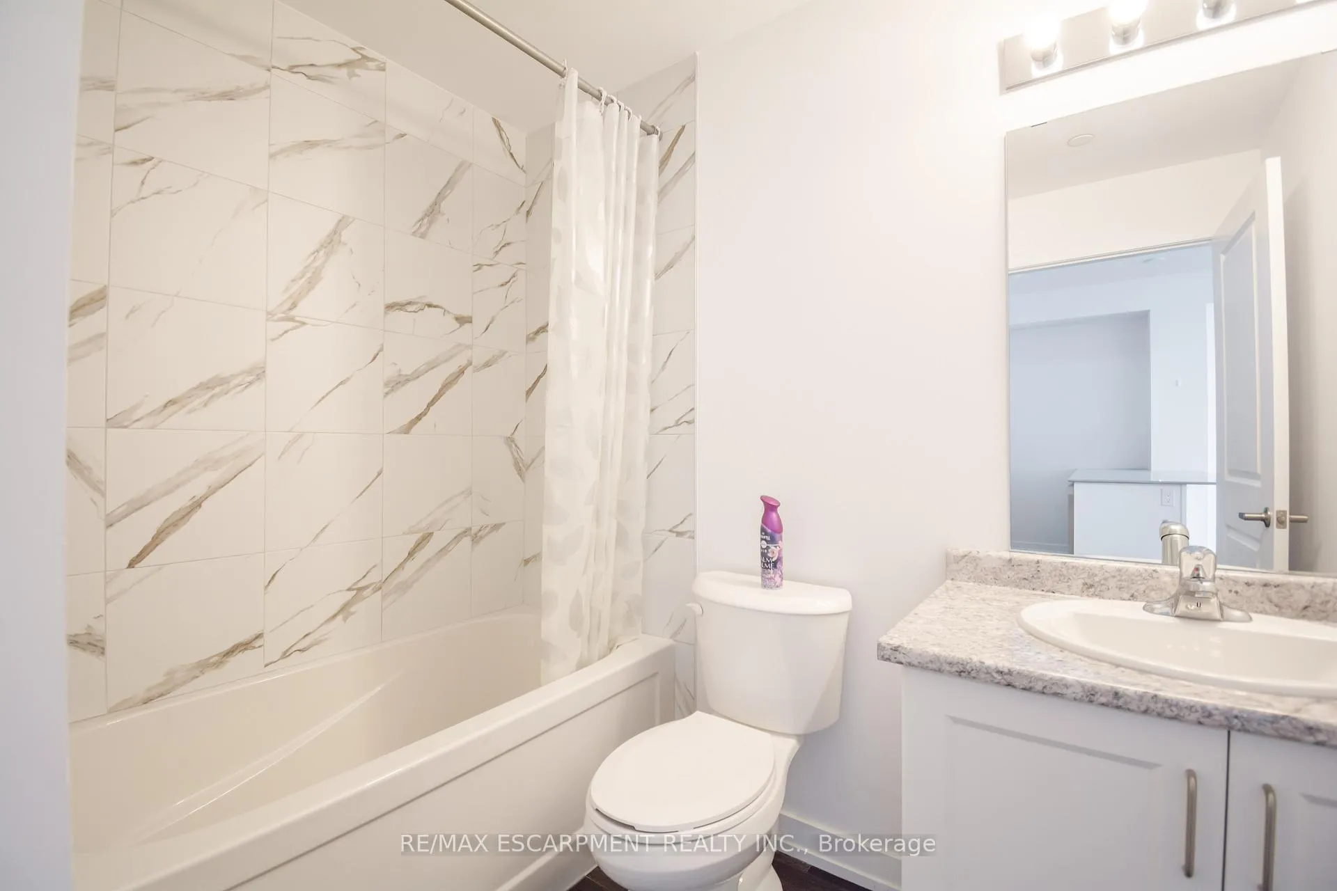 Photo 26 of Unit 524, 10 Mallard Trail, Hamilton, Waterdown — HOMEH