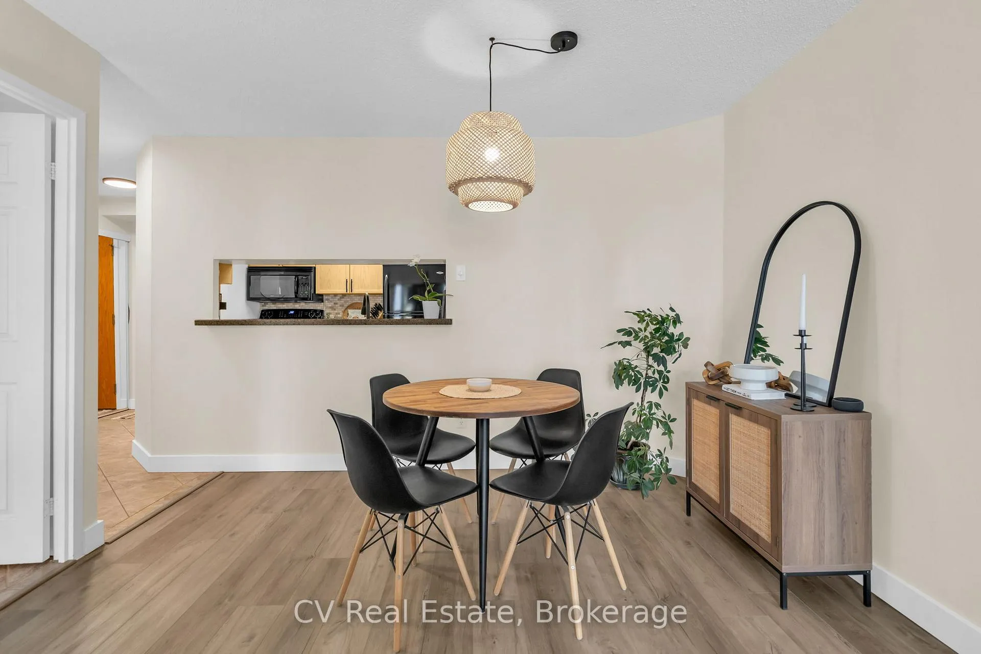 Photo 5 of Unit 811, 75 Ellen Street, Barrie, City Centre — HOMEH