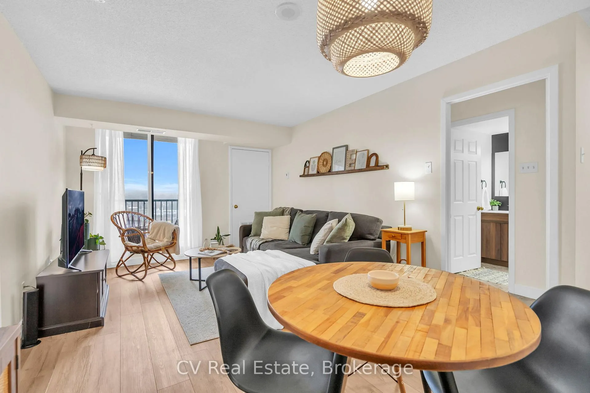 Photo 6 of Unit 811, 75 Ellen Street, Barrie, City Centre — HOMEH
