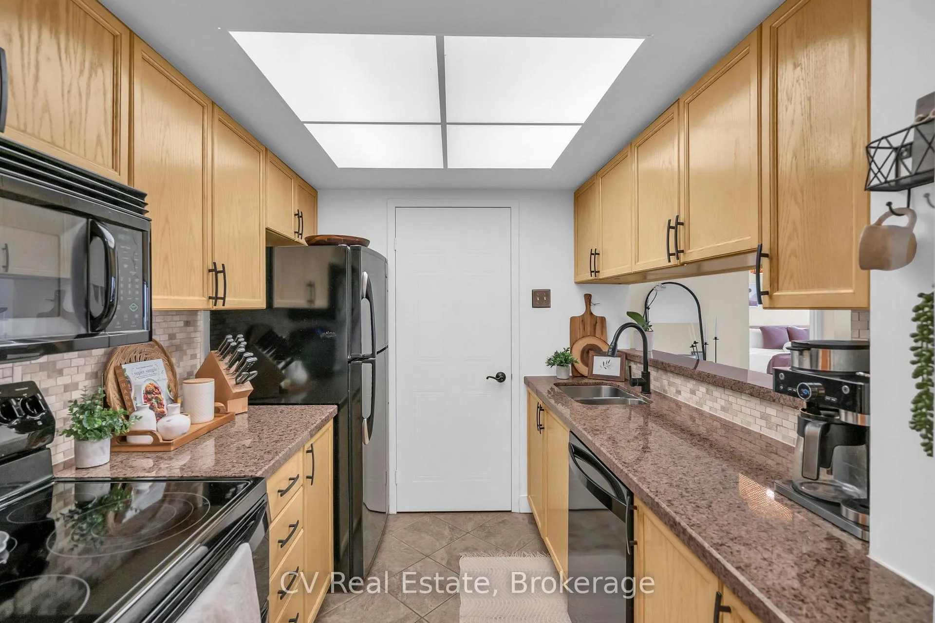 Photo 14 of Unit 811, 75 Ellen Street, Barrie, City Centre — HOMEH