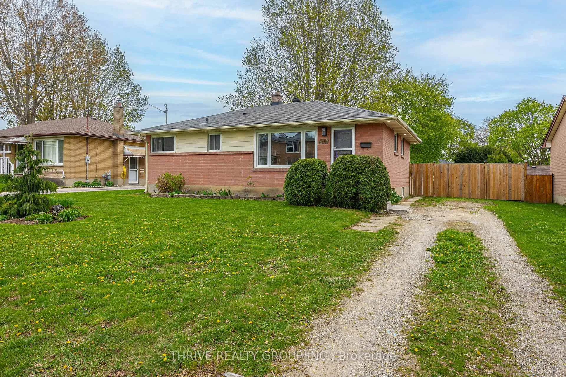 Photo 2 of 219 Burnside Drive, London, East I — HOMEH