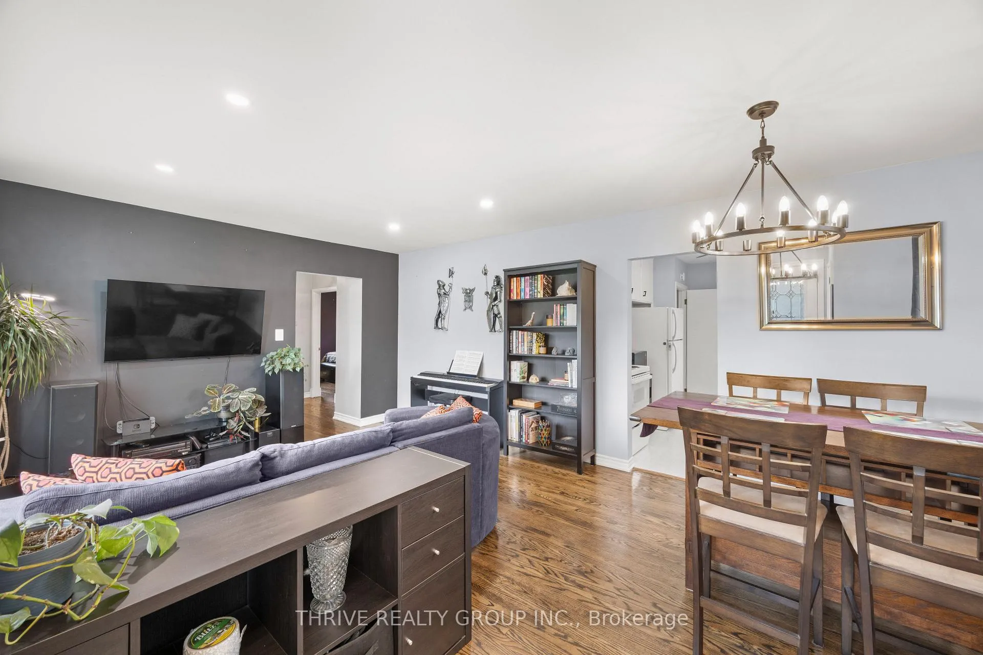 Photo 3 of 219 Burnside Drive, London, East I — HOMEH